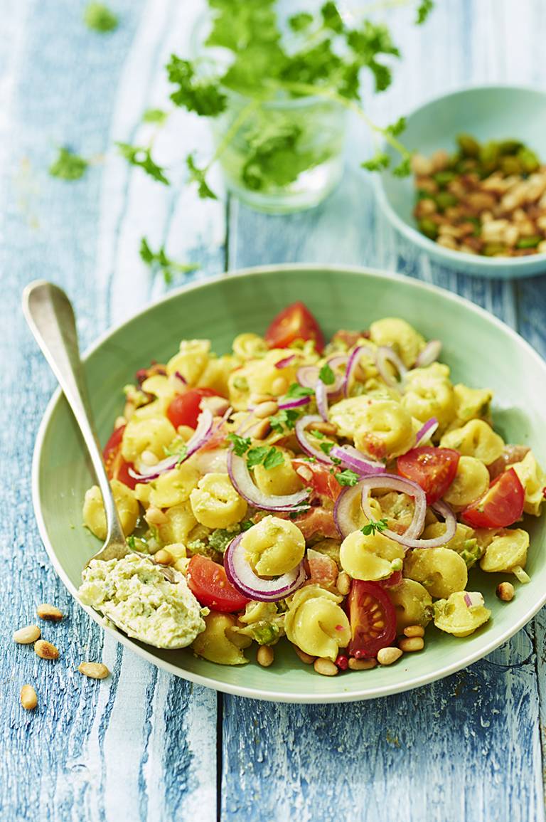 Salade de Collerettes au fromage frais, tomates cerises et pignons