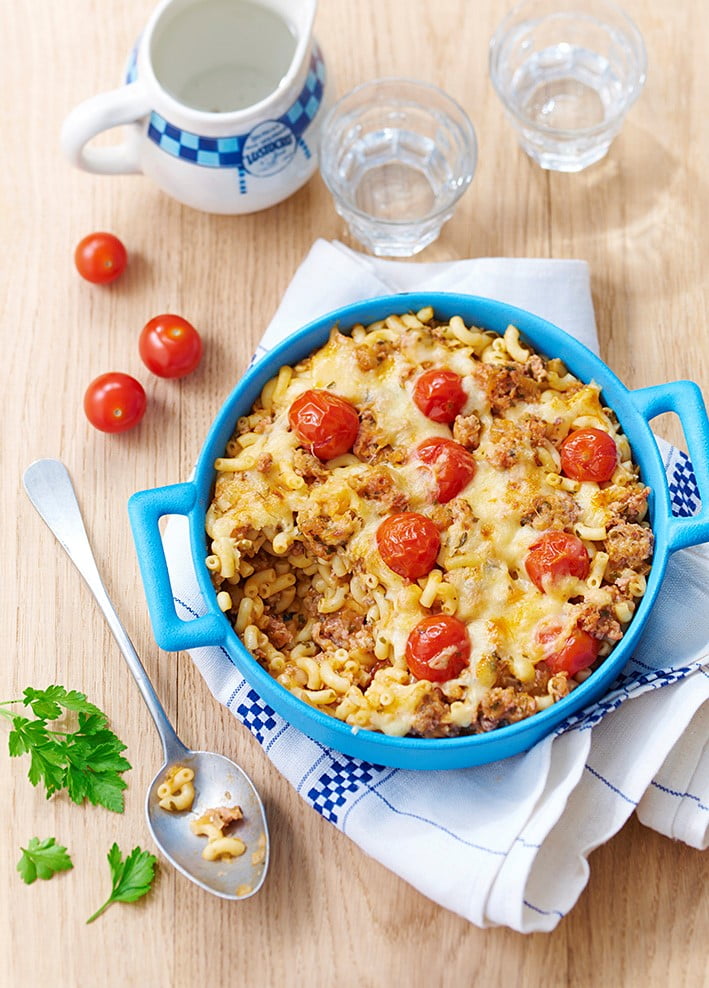 Gratin de coquillettes, tomates et chair à saucisse