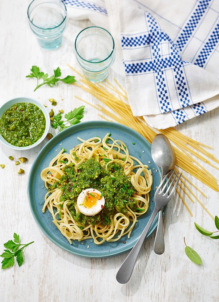 Linguine au pesto de pistache et œuf mollet Linguine au pesto de pistache et œuf mollet