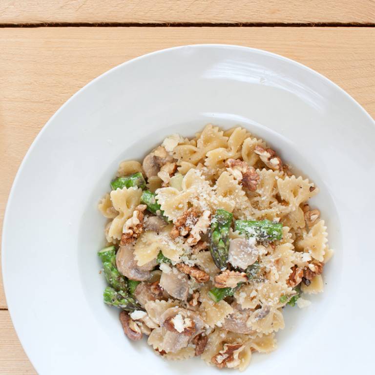 Farfalles aux asperges, tomates et poulet Farfalles aux asperges, tomates et poulet