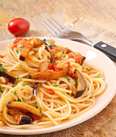 Spaghetti aux aubergines et aux champignons