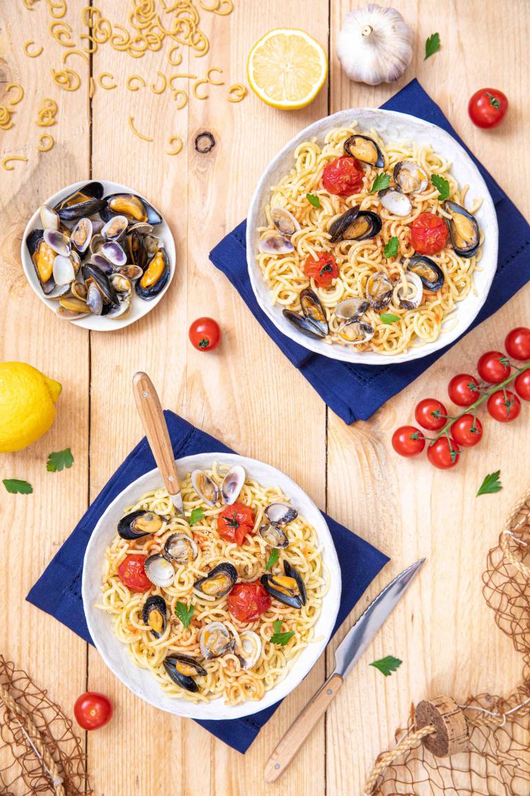 Spaghetti courts aux coquillages et tomates confites Spaghetti courts aux coquillages et tomates confites
