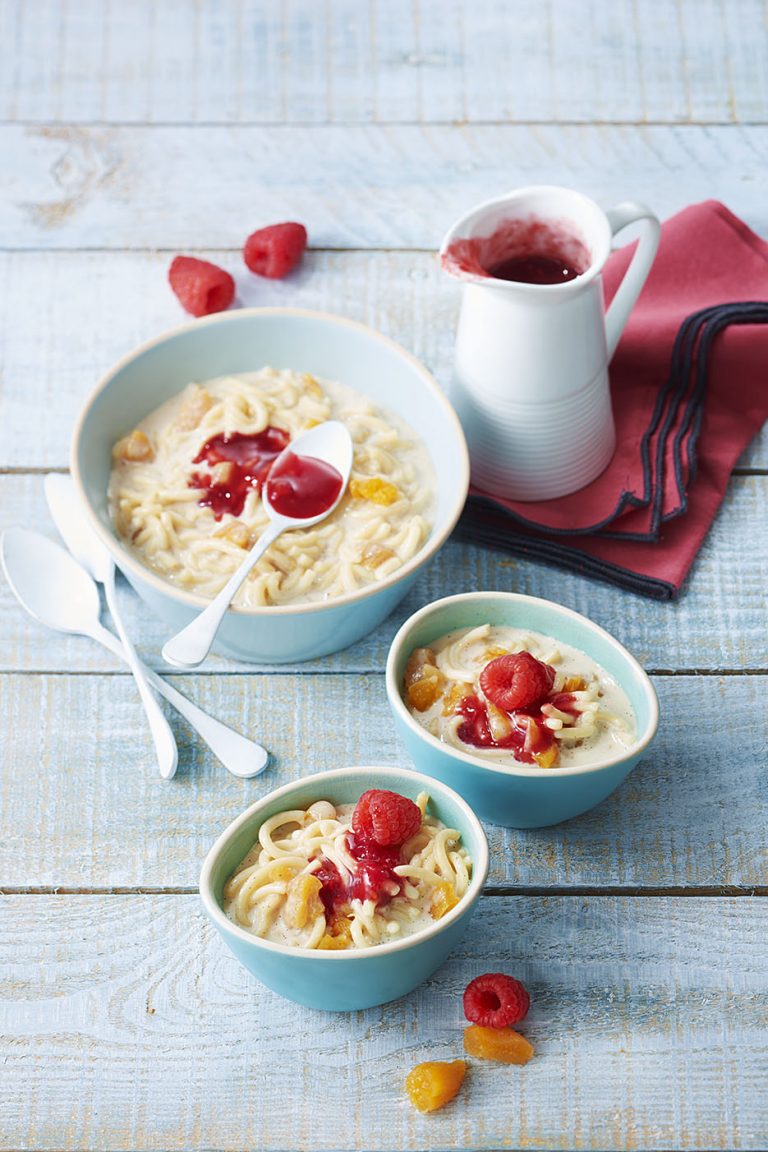 Délice de Spaghetti courts au lait et coulis de framboise